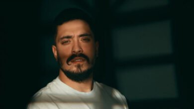 صورة توضيحية - مهند زعيتر و نجاح في أغنية شو بدي عد بذلات