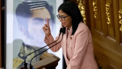 صورة توضيحية - هناك رئيس واحد فقط للبلاد هو مادورو