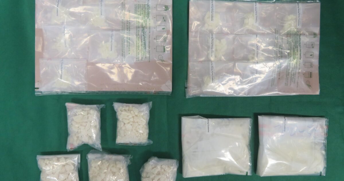 اكتشاف كوكايين ممزوج بمواد لاصقة وزنها 4.9 كلغ في حقيبتين بمطار بيروت