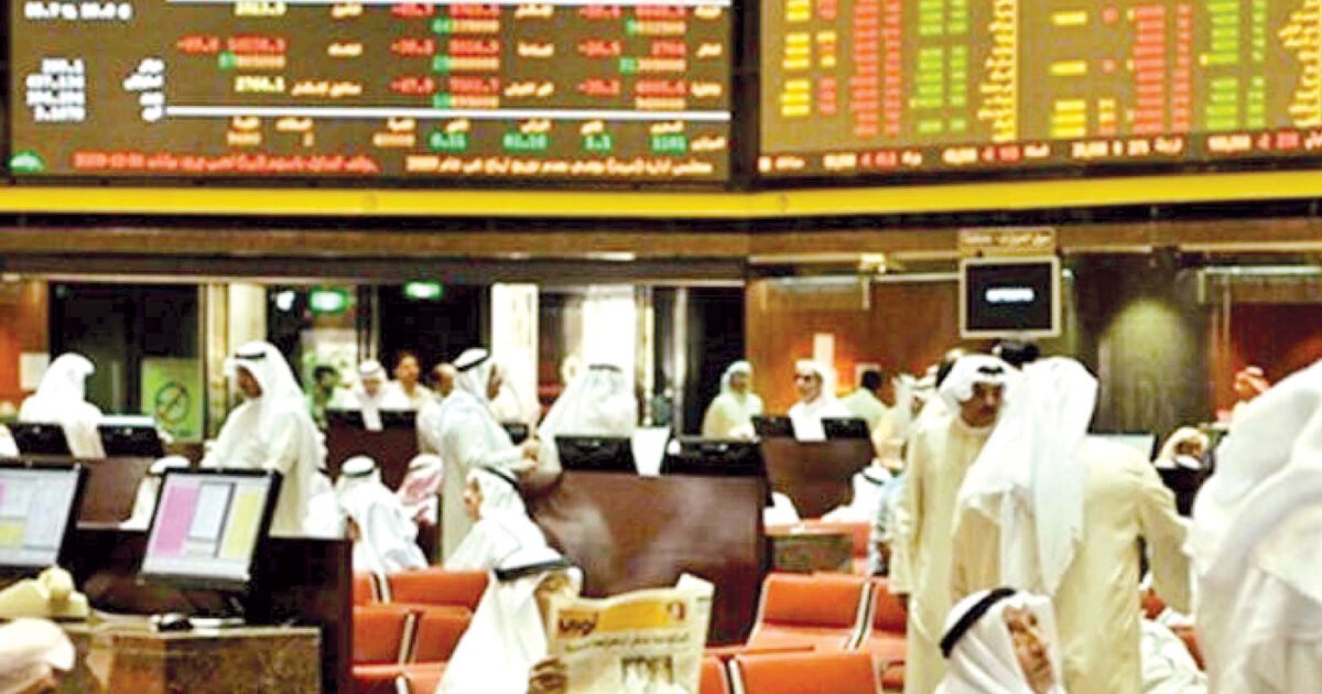 النفط يهبط 2.5% مع إشارات تحسّن تدفقات الشرق الأوسط.. بورصات الخليج متأثرة
