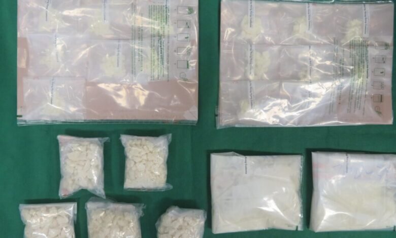 اكتشاف كوكايين ممزوج بمواد لاصقة وزنها 4.9 كلغ في حقيبتين بمطار بيروت