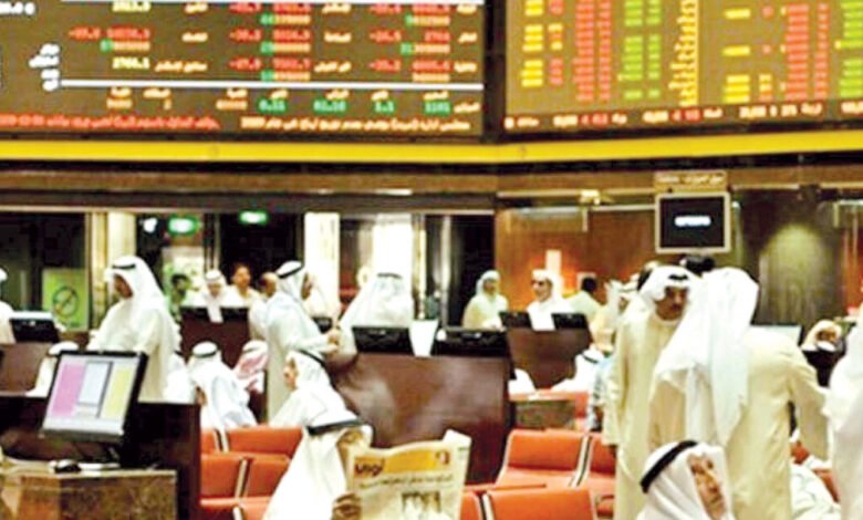 النفط يهبط 2.5% مع إشارات تحسّن تدفقات الشرق الأوسط.. بورصات الخليج متأثرة