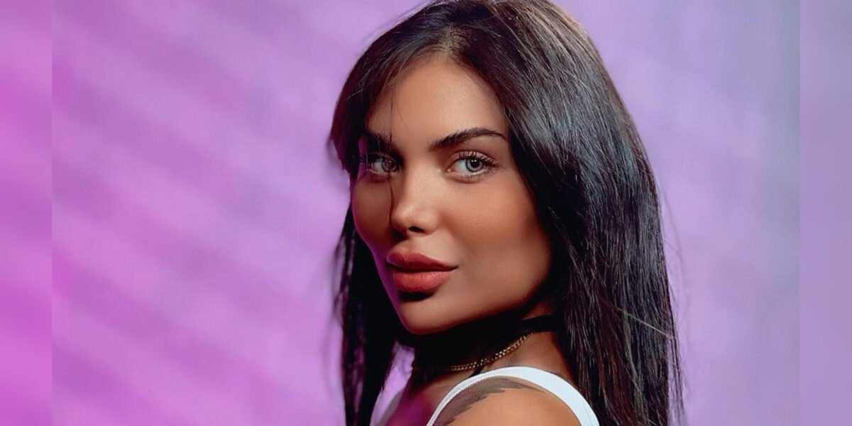 من هي مصممة الجرافيك ساندرا عيد؟
