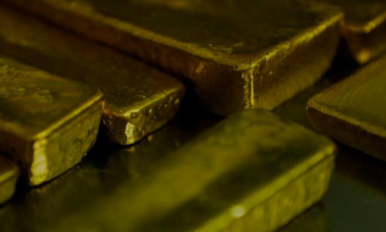 الذهب يتراجع بأكثر من 1% مع ارتفاع رهانات رفع الفائدة الأميركية