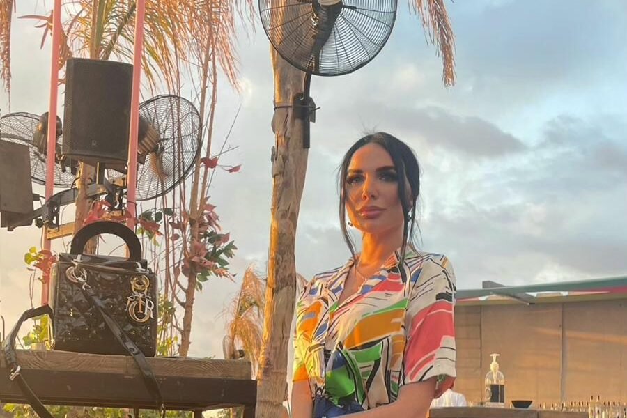 العارضة ميرا / Mira تستجم في ربوع لبنان!