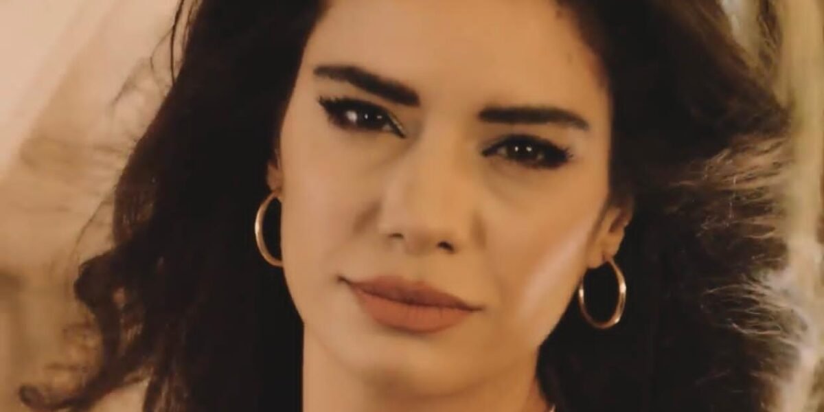 الفنانة زي تسلك درب النجاح بـ رفيقة دربك