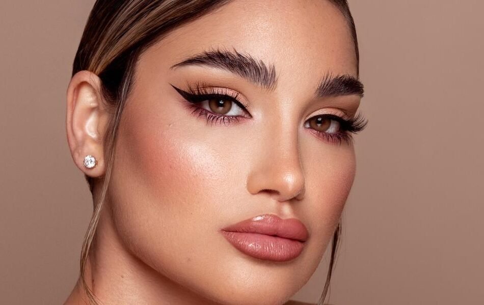 خبير التجميل خالد نايفة يُزيّن الموديل السعودية شيرين مكي نقشبندي