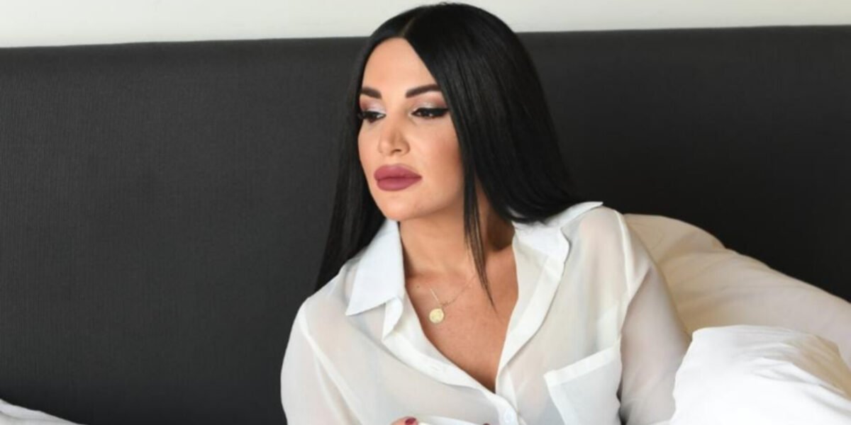 سندرا طايع تخطف الأنظار بأحدث إطلالاتها