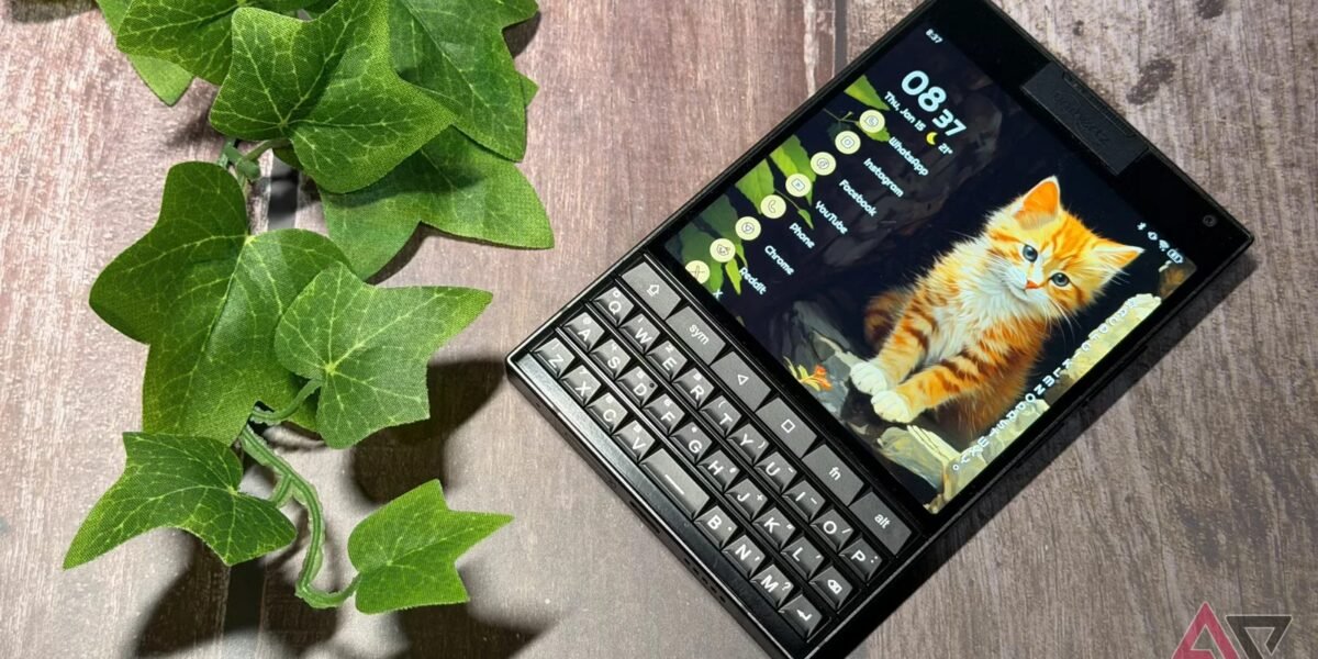 لقد حاولت تحويل Unihez Titan 2 ال بي إلى Clicks Communicator نوعًا ما