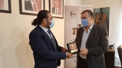 مازن قعوار يكرّم الشاعر اليمني جبر بعداني